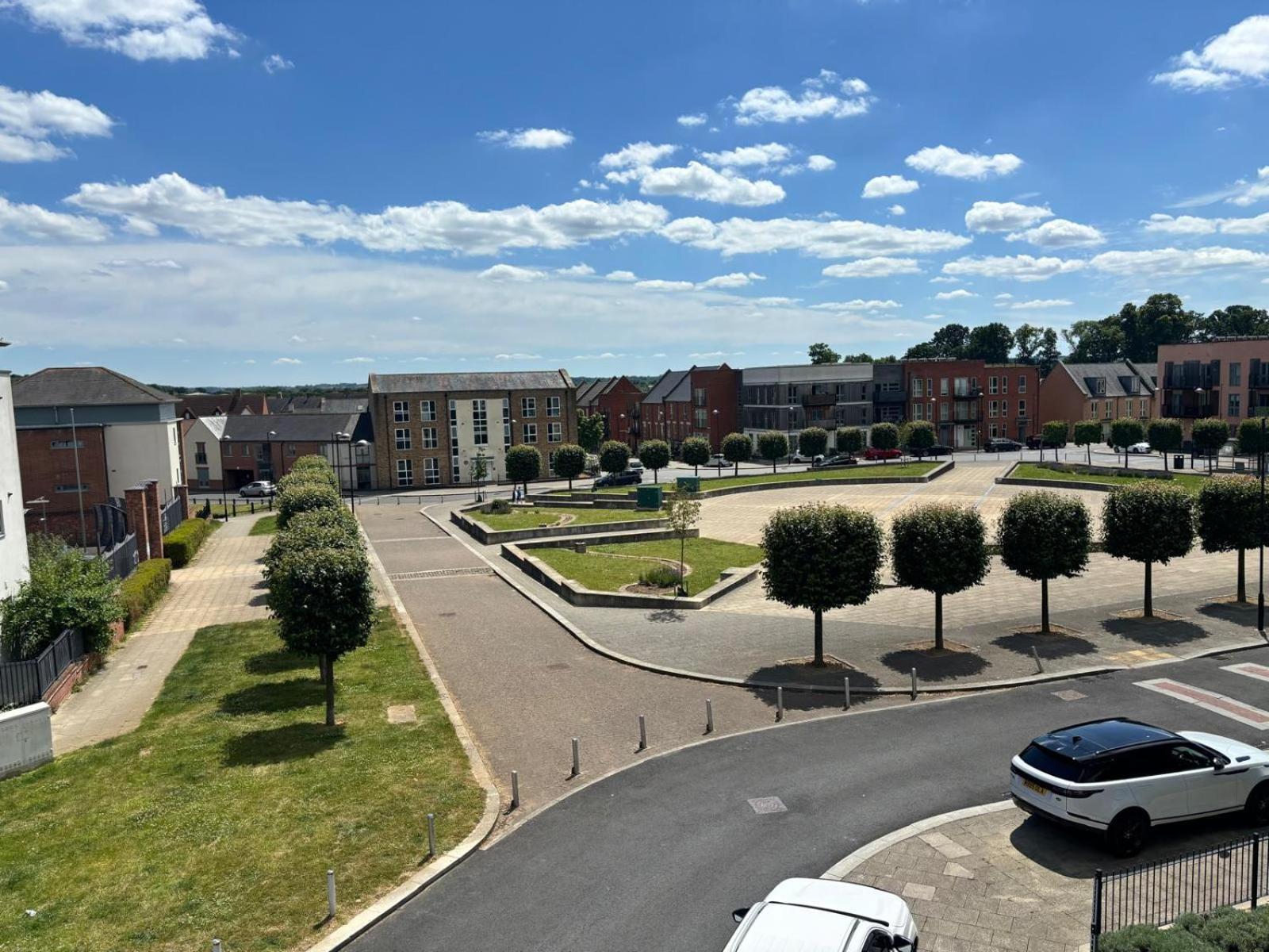 Luxury 2 Bedroom Northampton Townhouse With Balcony Exteriör bild