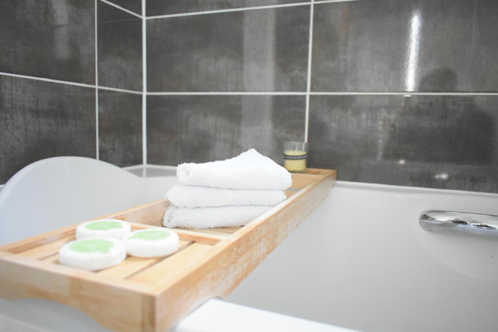 Luxury 2 Bedroom Northampton Townhouse With Balcony Exteriör bild